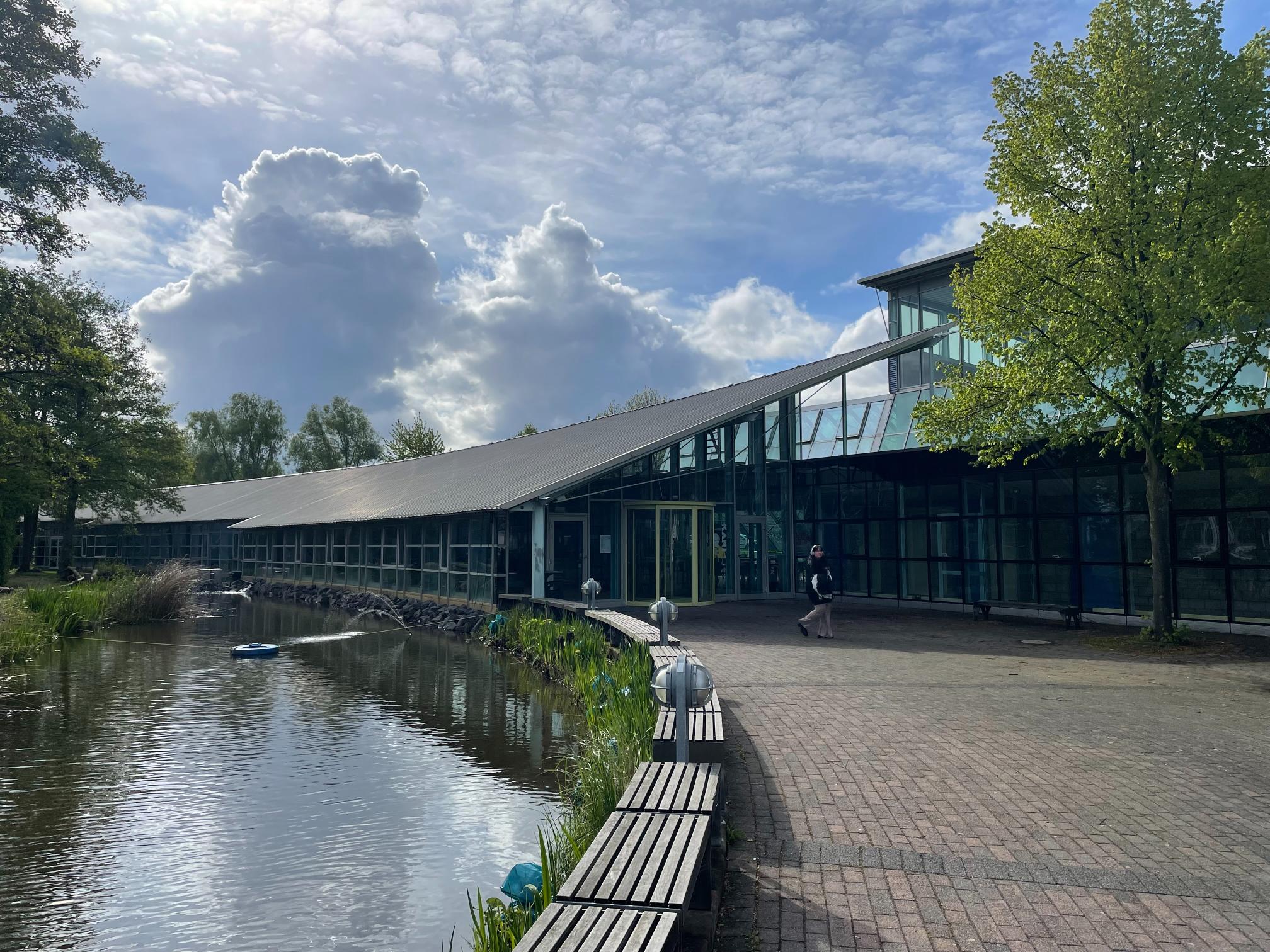Bild der Glasfachschule NRW im Sommer
